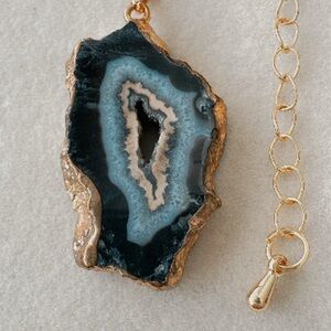 Elegant Blue and Gold Geode Pendant Necklace